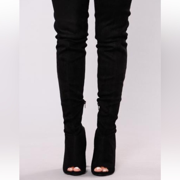 Brand new fashion nova open toe black boots w/upper thigh buckles - Picture 3 of 7